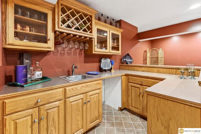 16915 Patterson Drive, Omaha, NE 68135
