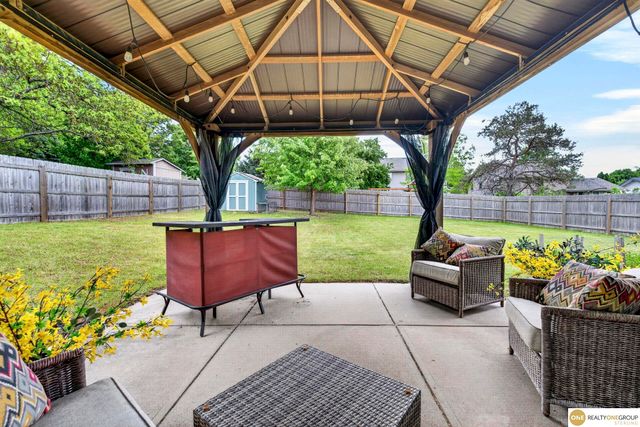 16915 Patterson Drive, Omaha, NE 68135