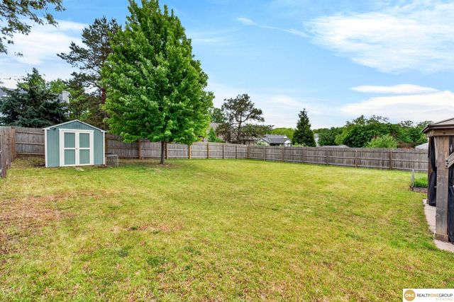 16915 Patterson Drive, Omaha, NE 68135