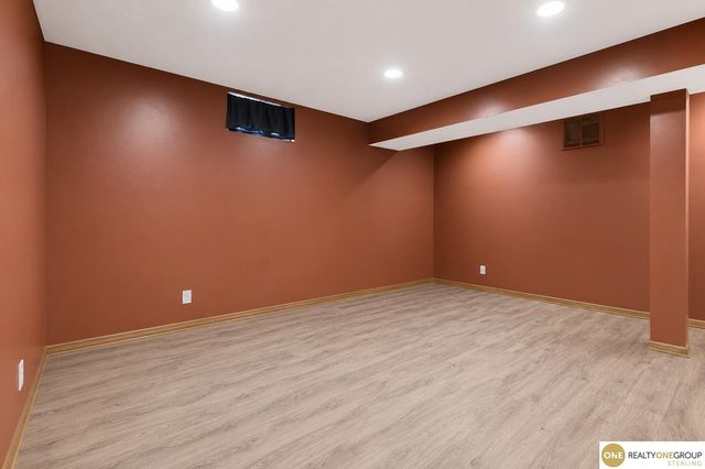 16915 Patterson Drive, Omaha, NE 68135