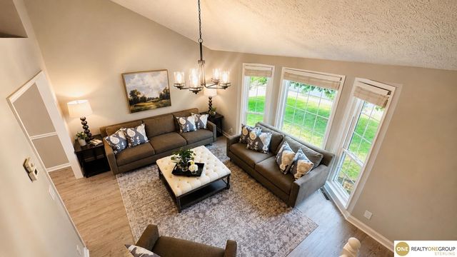 16915 Patterson Drive, Omaha, NE 68135