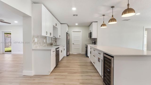 5713 NE 17th Ter, Fort Lauderdale, FL 33334