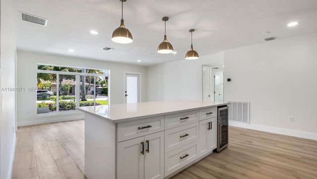 5713 NE 17th Ter, Fort Lauderdale, FL 33334