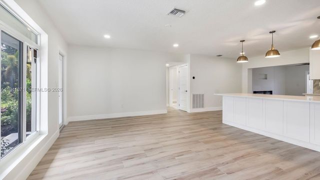 5713 NE 17th Ter, Fort Lauderdale, FL 33334