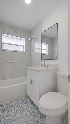 5713 NE 17th Ter, Fort Lauderdale, FL 33334