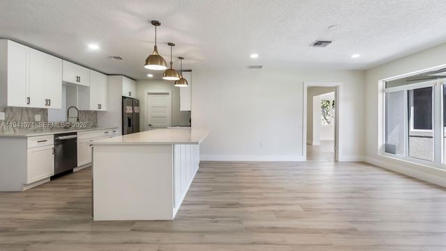 5713 NE 17th Ter, Fort Lauderdale, FL 33334