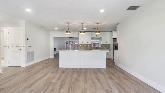 5713 NE 17th Ter, Fort Lauderdale, FL 33334