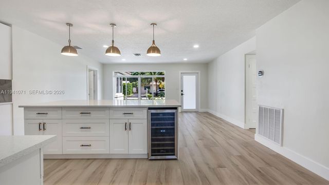 5713 NE 17th Ter, Fort Lauderdale, FL 33334