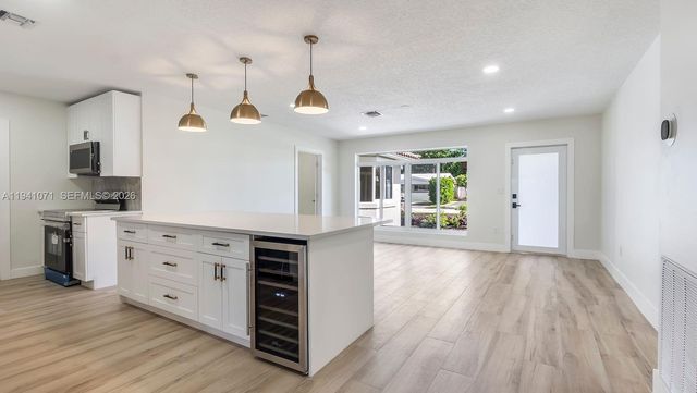 5713 NE 17th Ter, Fort Lauderdale, FL 33334