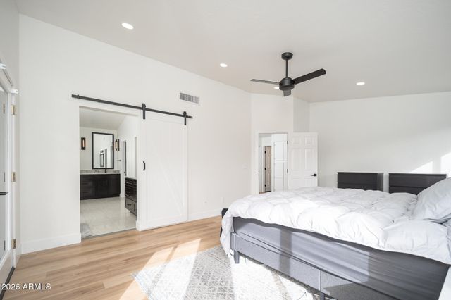 4601 E EVERETT Drive, Phoenix, AZ 85032