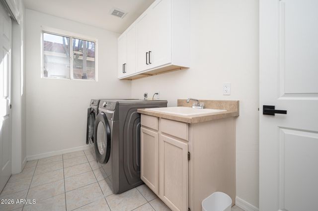 4601 E EVERETT Drive, Phoenix, AZ 85032