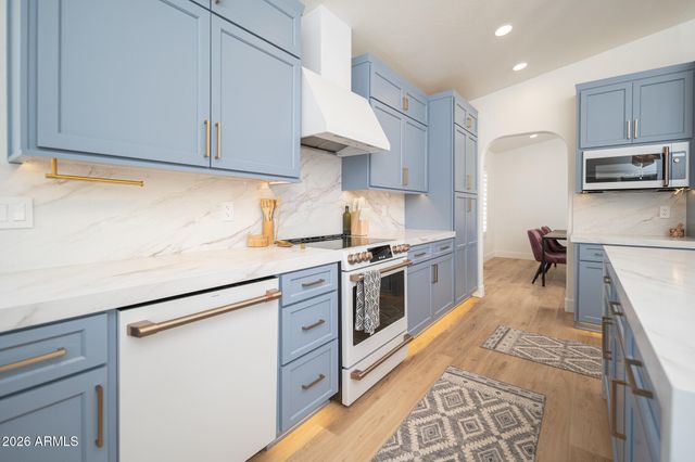 4601 E EVERETT Drive, Phoenix, AZ 85032