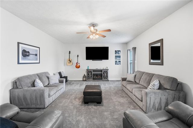 2657 Blueflag Street, Tipp City, OH 45371