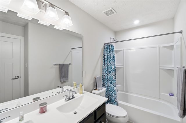 2657 Blueflag Street, Tipp City, OH 45371