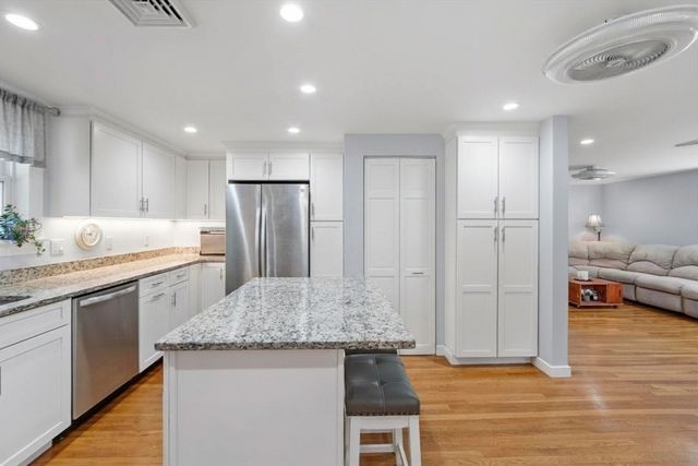 15 Suncrest Ave, Wilmington, MA 01887