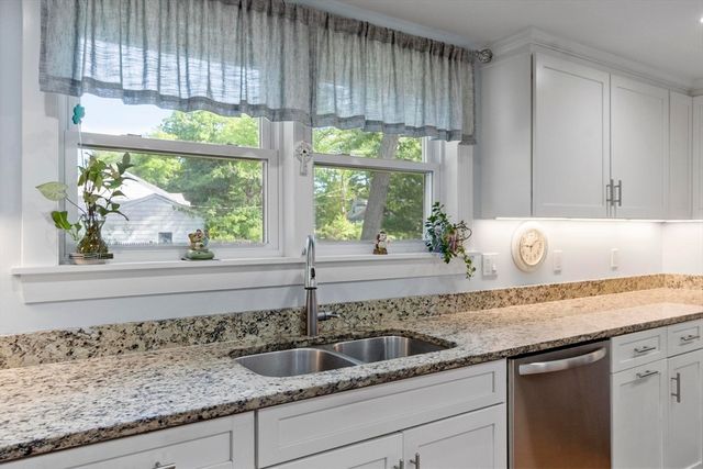 15 Suncrest Ave, Wilmington, MA 01887