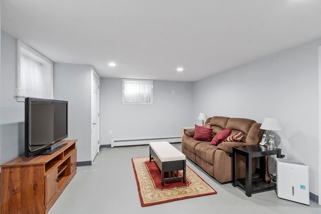 15 Suncrest Ave, Wilmington, MA 01887