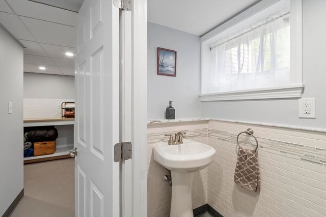 15 Suncrest Ave, Wilmington, MA 01887