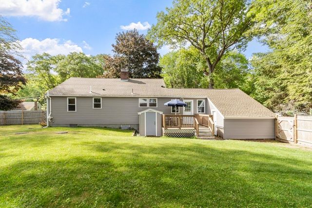 15 Suncrest Ave, Wilmington, MA 01887