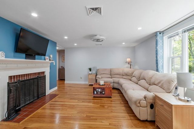 15 Suncrest Ave, Wilmington, MA 01887