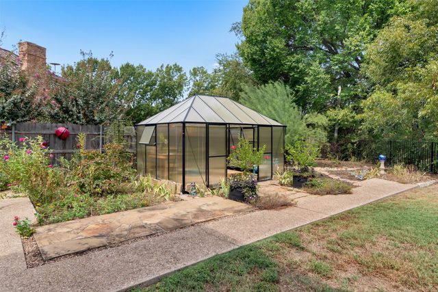 7605 Willowood Court, Fort Worth, TX 76112