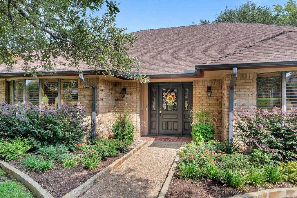 7605 Willowood Court, Fort Worth, TX 76112 — photo 2