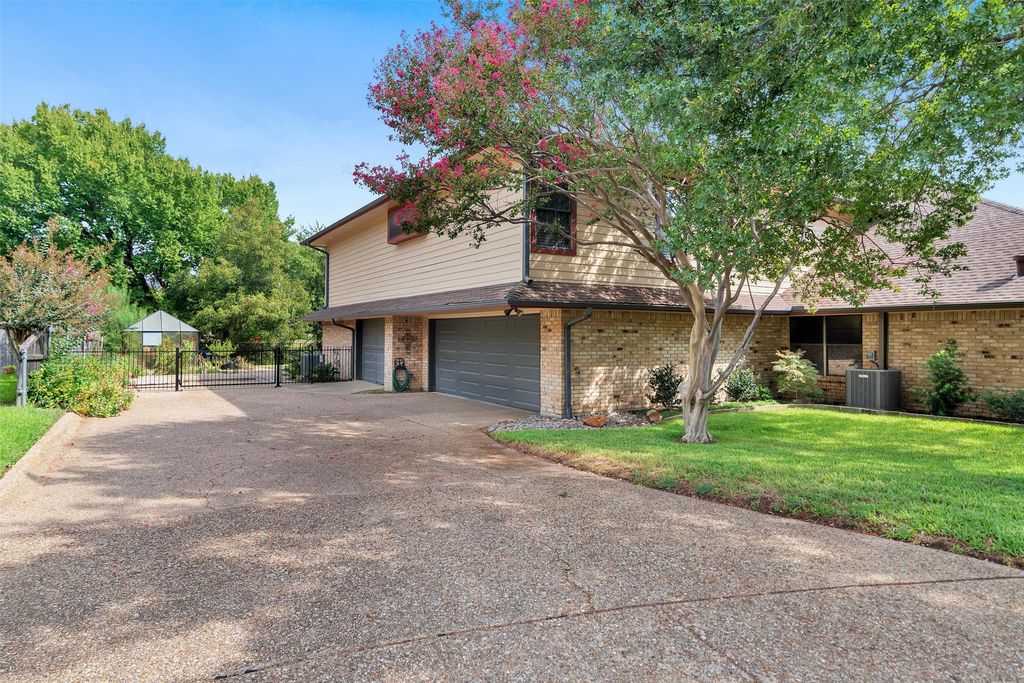 7605 Willowood Court, Fort Worth, TX 76112 — photo 4