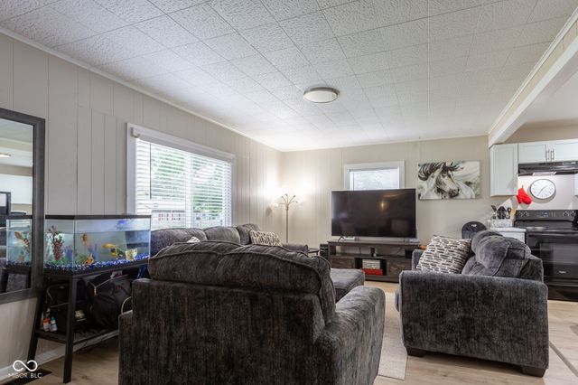 2738 W 18th Street, Anderson, IN 46011