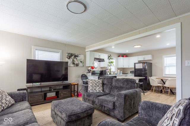 2738 W 18th Street, Anderson, IN 46011
