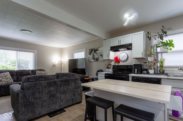 2738 W 18th Street, Anderson, IN 46011