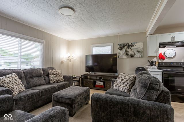 2738 W 18th Street, Anderson, IN 46011