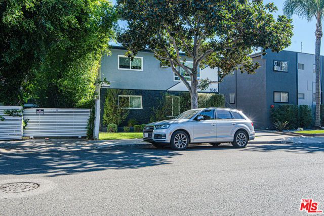 1040 N Genesee Avenue, West Hollywood, CA 90046