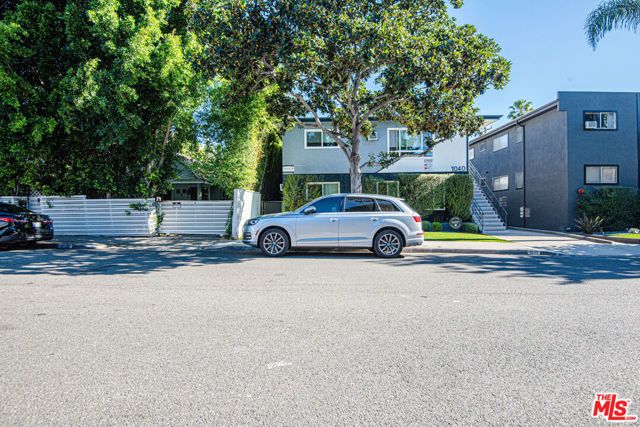 1040 N Genesee Avenue, West Hollywood, CA 90046
