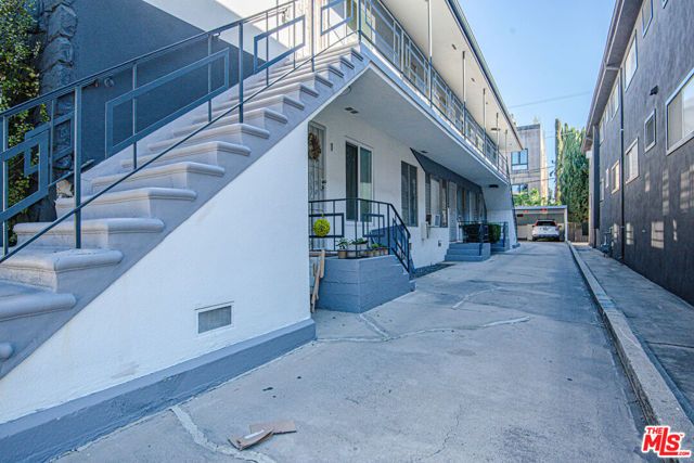 1040 N Genesee Avenue, West Hollywood, CA 90046