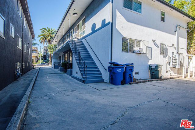 1040 N Genesee Avenue, West Hollywood, CA 90046