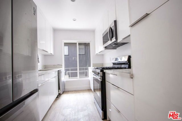 1040 N Genesee Avenue, West Hollywood, CA 90046