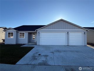 2408 2nd Street SE, East Wenatchee, WA 98802