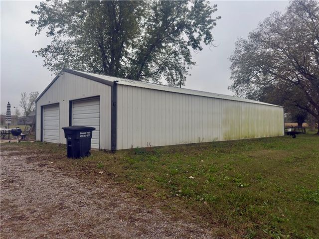 16020 S 1200th Road, Nevada, MO 64772