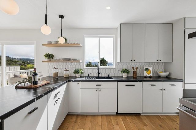 170 Beachview Avenue, Pacifica, CA 94044