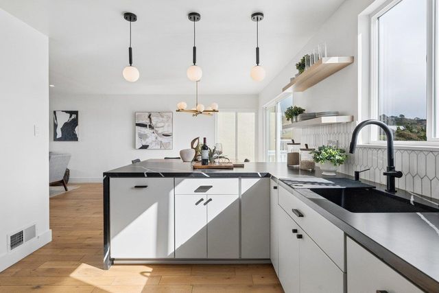 170 Beachview Avenue, Pacifica, CA 94044