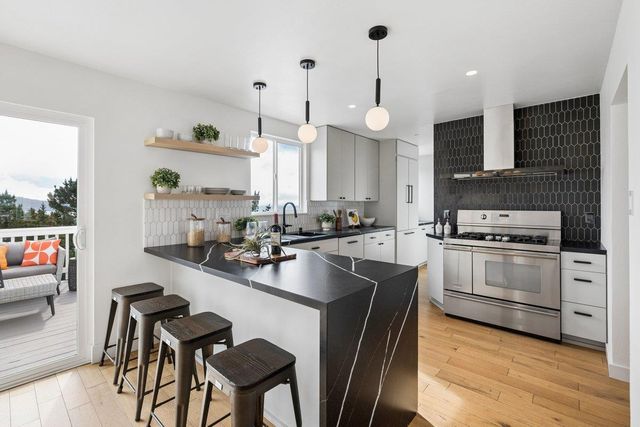 170 Beachview Avenue, Pacifica, CA 94044