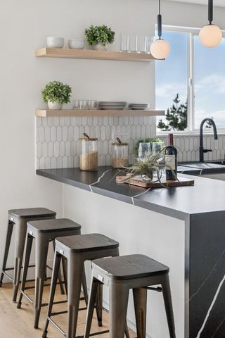 170 Beachview Avenue, Pacifica, CA 94044