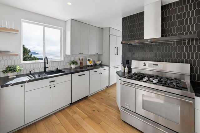 170 Beachview Avenue, Pacifica, CA 94044