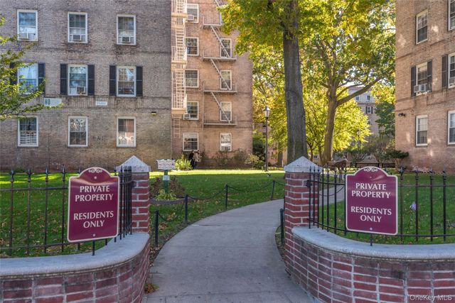 5525 31st Avenue 3L, Woodside, NY 11377