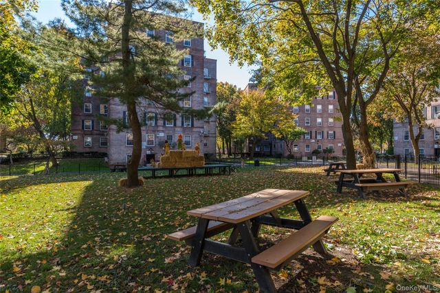 5525 31st Avenue 3L, Woodside, NY 11377