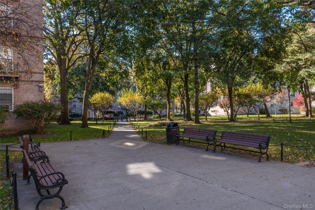 5525 31st Avenue 3L, Woodside, NY 11377