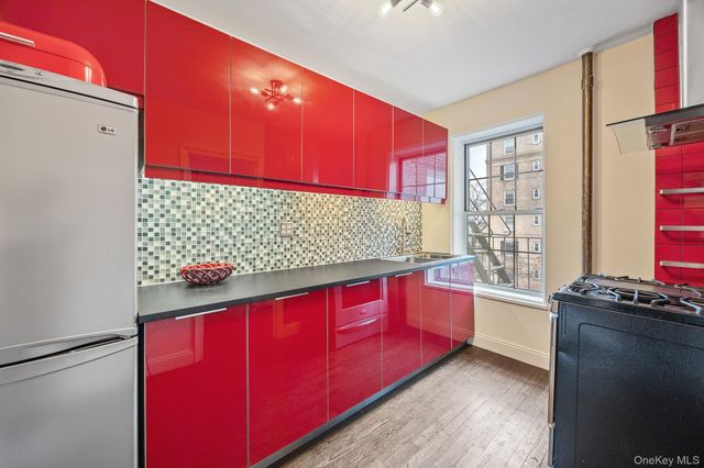 5525 31st Avenue 3L, Woodside, NY 11377