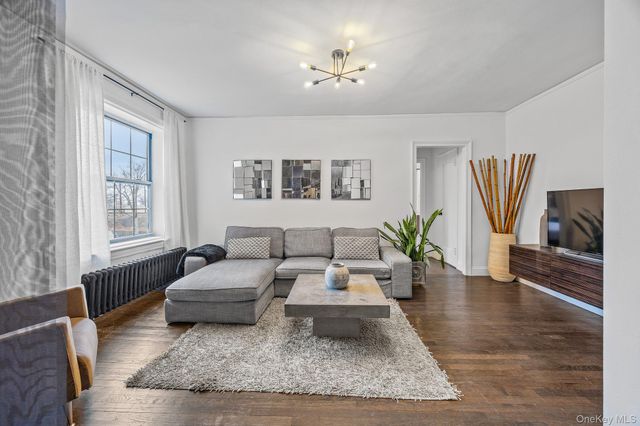 5525 31st Avenue 3L, Woodside, NY 11377