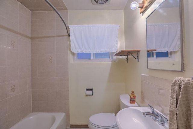 4520 3rd Street NW, Albuquerque, NM 87107