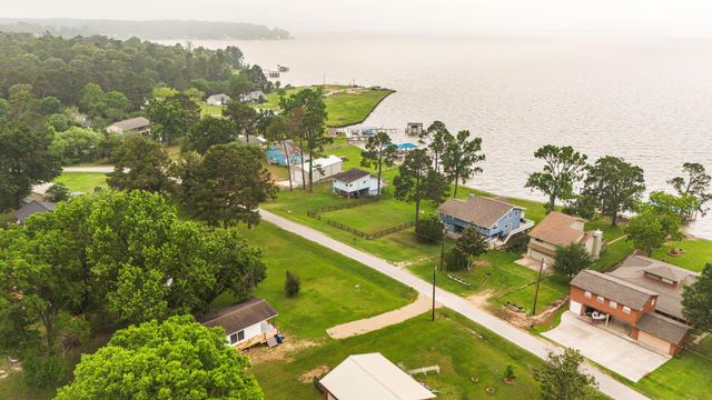 110 Lakeview Shores Drive, Coldspring, TX 77331